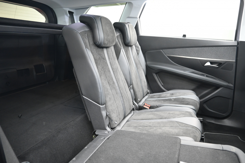 プジョー 5008 ｸﾛｽｼﾃｨ ﾌﾞﾙｰHDi　特別仕様車 Pｽﾀ ACC BSM ﾊﾟﾉﾗﾏSR ｺﾝﾋﾞﾚｻﾞｰ ﾏﾙﾁﾗﾝﾊﾞｰｻﾎﾟｰﾄ 純正ﾓﾆﾀｰ  CarPlay BTｵｰﾃﾞｨｵ LEDﾍｯﾄﾞﾗｲﾄ ｱﾝﾋﾞｴﾝｽﾗｲﾄ 純正18ｲﾝﾁAW　2年保証付