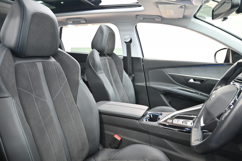 プジョー 5008 ｸﾛｽｼﾃｨ ﾌﾞﾙｰHDi　特別仕様車 Pｽﾀ ACC BSM ﾊﾟﾉﾗﾏSR ｺﾝﾋﾞﾚｻﾞｰ ﾏﾙﾁﾗﾝﾊﾞｰｻﾎﾟｰﾄ 純正ﾓﾆﾀｰ  CarPlay BTｵｰﾃﾞｨｵ LEDﾍｯﾄﾞﾗｲﾄ ｱﾝﾋﾞｴﾝｽﾗｲﾄ 純正18ｲﾝﾁAW　2年保証付