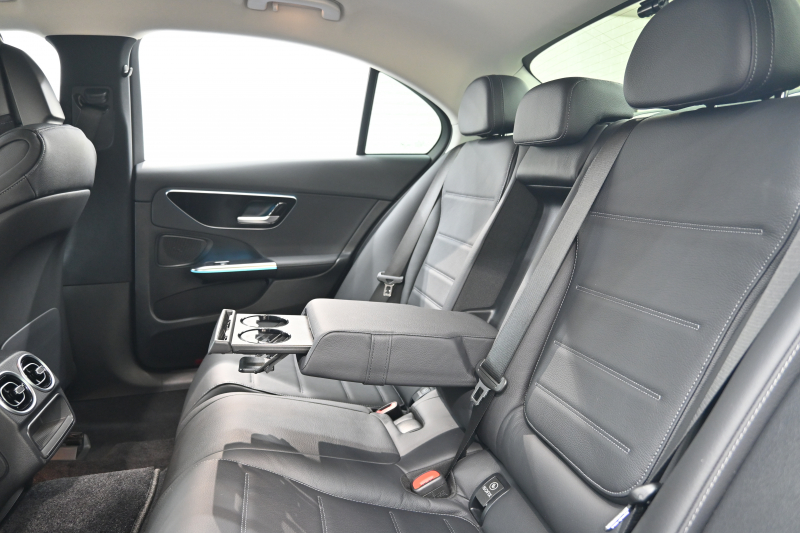 メルセデスベンツ Cクラス C200 4MATIC AVG ﾚｻﾞｰｴｸｽｸﾙｰｼﾌﾞ　ACC Pｽﾀ ECO 黒革 HDDﾅﾋﾞTV 360ｶﾒﾗ CarPlay ﾍｯﾄﾞｱｯﾌﾟD 純正17ｲﾝﾁAW LEDﾗｲﾄ　2年保証付