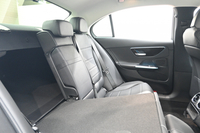 メルセデスベンツ Cクラス C200 4MATIC AVG ﾚｻﾞｰｴｸｽｸﾙｰｼﾌﾞ　ACC Pｽﾀ ECO 黒革 HDDﾅﾋﾞTV 360ｶﾒﾗ CarPlay ﾍｯﾄﾞｱｯﾌﾟD 純正17ｲﾝﾁAW LEDﾗｲﾄ　2年保証付