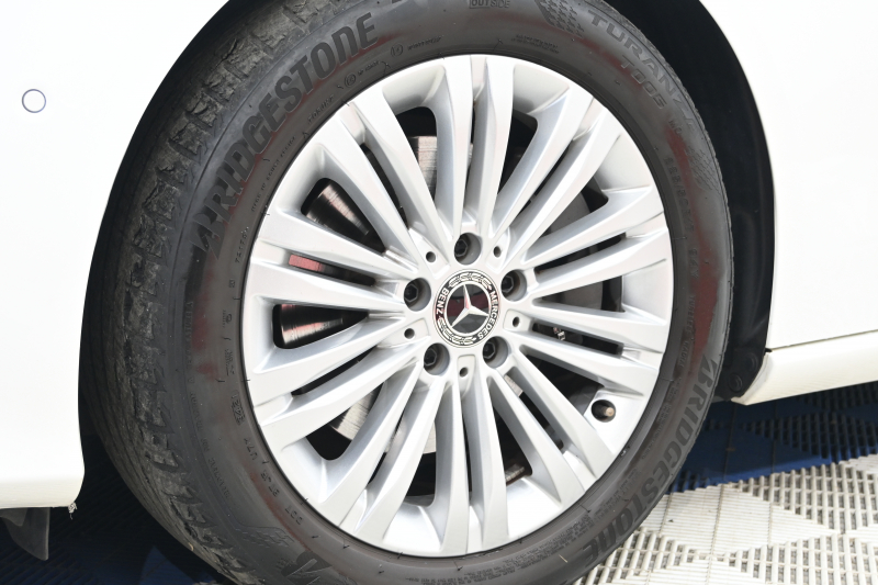 メルセデスベンツ Cクラス C200 4MATIC AVG ﾚｻﾞｰｴｸｽｸﾙｰｼﾌﾞ　ACC Pｽﾀ ECO 黒革 HDDﾅﾋﾞTV 360ｶﾒﾗ CarPlay ﾍｯﾄﾞｱｯﾌﾟD 純正17ｲﾝﾁAW LEDﾗｲﾄ　2年保証付