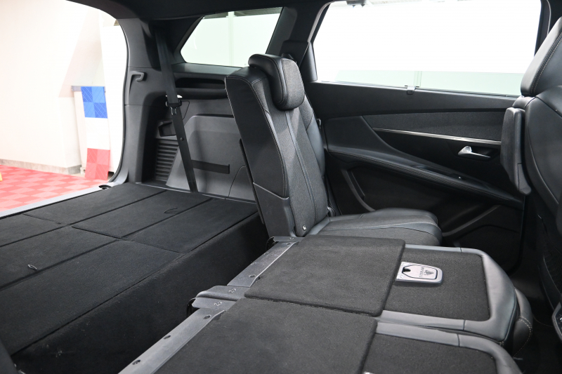 プジョー 5008 GTﾗｲﾝ ﾌﾞﾙｰHDi　ACC Pｽﾀ ECO BSM ﾊｰﾌﾚｻﾞｰ ﾏｯｻｰｼﾞ機能 純正ﾀｯﾁｽｸﾘｰﾝﾅﾋﾞ ﾌﾙｾｸﾞ CarPlay BTｵｰﾃﾞｨｵ&TEL 純正18ｲﾝﾁAW　2年保証付