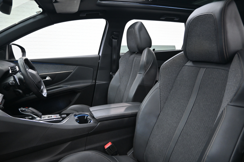 プジョー 5008 GTﾗｲﾝ ﾌﾞﾙｰHDi　ACC Pｽﾀ ECO BSM ﾊｰﾌﾚｻﾞｰ ﾏｯｻｰｼﾞ機能 純正ﾀｯﾁｽｸﾘｰﾝﾅﾋﾞ ﾌﾙｾｸﾞ CarPlay BTｵｰﾃﾞｨｵ&TEL 純正18ｲﾝﾁAW　2年保証付