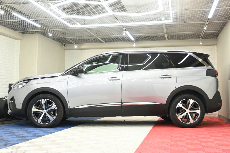 プジョー 5008 GTﾗｲﾝ ﾌﾞﾙｰHDi　ACC Pｽﾀ ECO BSM ﾊｰﾌﾚｻﾞｰ ﾏｯｻｰｼﾞ機能 純正ﾀｯﾁｽｸﾘｰﾝﾅﾋﾞ ﾌﾙｾｸﾞ CarPlay BTｵｰﾃﾞｨｵ&TEL 純正18ｲﾝﾁAW　2年保証付