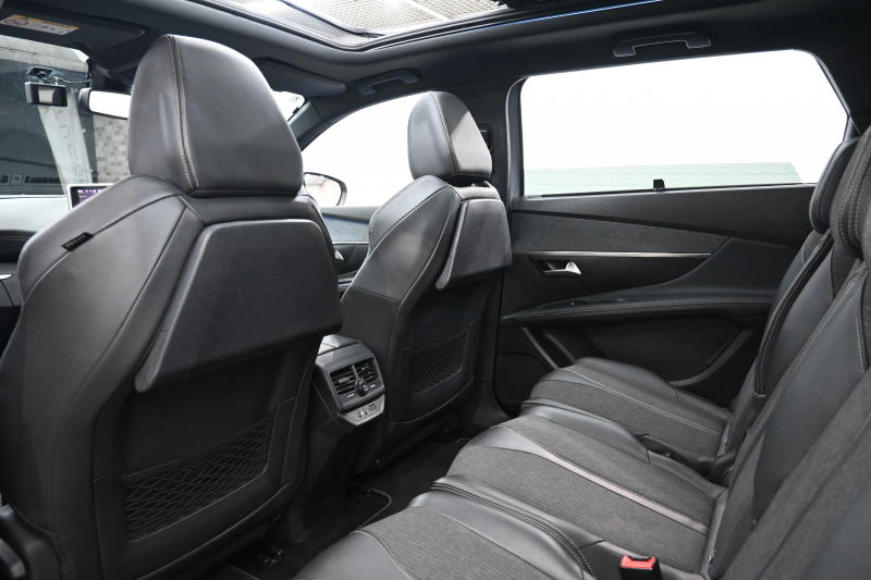 プジョー 5008 GTﾗｲﾝ ﾌﾞﾙｰHDi　ACC Pｽﾀ ECO BSM ﾊｰﾌﾚｻﾞｰ ﾏｯｻｰｼﾞ機能 純正ﾀｯﾁｽｸﾘｰﾝﾅﾋﾞ ﾌﾙｾｸﾞ CarPlay BTｵｰﾃﾞｨｵ&TEL 純正18ｲﾝﾁAW　2年保証付