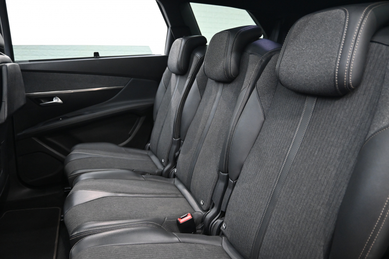 プジョー 5008 GTﾗｲﾝ ﾌﾞﾙｰHDi　ACC Pｽﾀ ECO BSM ﾊｰﾌﾚｻﾞｰ ﾏｯｻｰｼﾞ機能 純正ﾀｯﾁｽｸﾘｰﾝﾅﾋﾞ ﾌﾙｾｸﾞ CarPlay BTｵｰﾃﾞｨｵ&TEL 純正18ｲﾝﾁAW　2年保証付