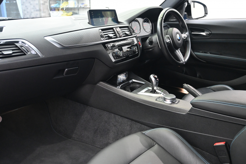 BMW Mシリーズ M2 ｺﾝﾍﾟﾃｨｼｮﾝ　正規D車 後期LCI ｺﾝﾌｫｰﾄA ｲﾝﾃﾘｼﾞｪﾝﾄS 黒革 純正iDriveﾅﾋﾞ harman/kardon 19ｲﾝﾁAW Mﾊﾟﾌｫｰﾏﾝｽﾊﾟｰﾂ KW車高調　2年保証付
