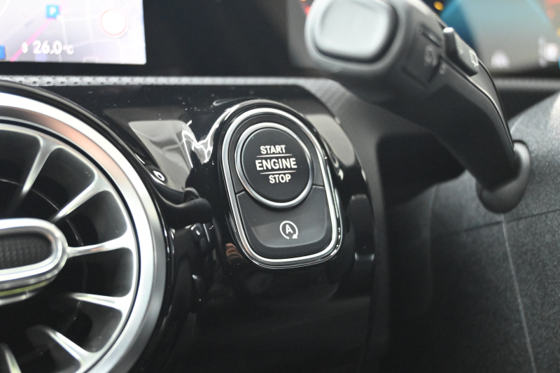 メルセデスベンツ Aクラス A180 Edition1　250台限定 ﾚｰﾀﾞｰP ACC Pｽﾀ ECO ﾊｰﾌ革 純正HDDﾅﾋﾞ ﾌﾙｾｸﾞ CarPlay 360ｶﾒﾗ 専用AMGｴｱﾛ&19ｲﾝﾁAW LEDﾗｲﾄ ﾍｯﾄﾞｱｯﾌﾟD　2年保証付