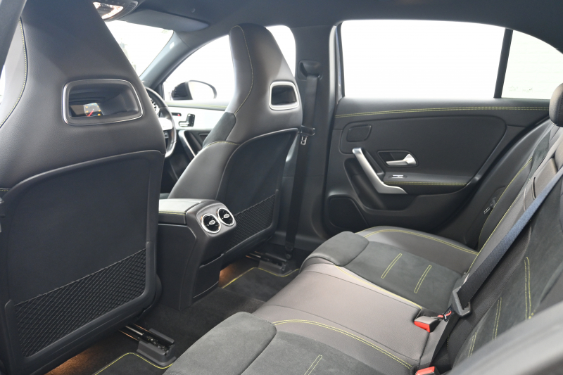 メルセデスベンツ Aクラス A180 Edition1　250台限定 ﾚｰﾀﾞｰP ACC Pｽﾀ ECO ﾊｰﾌ革 純正HDDﾅﾋﾞ ﾌﾙｾｸﾞ CarPlay 360ｶﾒﾗ 専用AMGｴｱﾛ&19ｲﾝﾁAW LEDﾗｲﾄ ﾍｯﾄﾞｱｯﾌﾟD　2年保証付