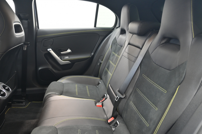 メルセデスベンツ Aクラス A180 Edition1　250台限定 ﾚｰﾀﾞｰP ACC Pｽﾀ ECO ﾊｰﾌ革 純正HDDﾅﾋﾞ ﾌﾙｾｸﾞ CarPlay 360ｶﾒﾗ 専用AMGｴｱﾛ&19ｲﾝﾁAW LEDﾗｲﾄ ﾍｯﾄﾞｱｯﾌﾟD　2年保証付