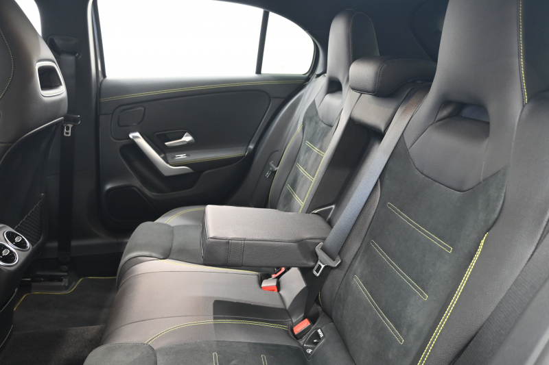 メルセデスベンツ Aクラス A180 Edition1　250台限定 ﾚｰﾀﾞｰP ACC Pｽﾀ ECO ﾊｰﾌ革 純正HDDﾅﾋﾞ ﾌﾙｾｸﾞ CarPlay 360ｶﾒﾗ 専用AMGｴｱﾛ&19ｲﾝﾁAW LEDﾗｲﾄ ﾍｯﾄﾞｱｯﾌﾟD　2年保証付