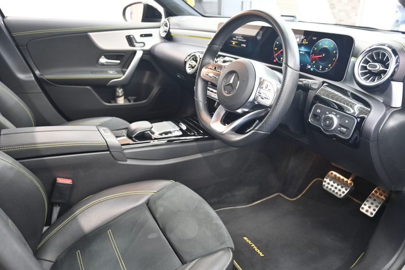 メルセデスベンツ Aクラス A180 Edition1　250台限定 ﾚｰﾀﾞｰP ACC Pｽﾀ ECO ﾊｰﾌ革 純正HDDﾅﾋﾞ ﾌﾙｾｸﾞ CarPlay 360ｶﾒﾗ 専用AMGｴｱﾛ&19ｲﾝﾁAW LEDﾗｲﾄ ﾍｯﾄﾞｱｯﾌﾟD　2年保証付