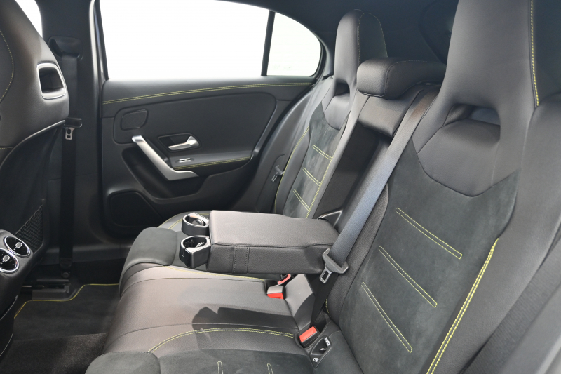 メルセデスベンツ Aクラス A180 Edition1　250台限定 ﾚｰﾀﾞｰP ACC Pｽﾀ ECO ﾊｰﾌ革 純正HDDﾅﾋﾞ ﾌﾙｾｸﾞ CarPlay 360ｶﾒﾗ 専用AMGｴｱﾛ&19ｲﾝﾁAW LEDﾗｲﾄ ﾍｯﾄﾞｱｯﾌﾟD　2年保証付