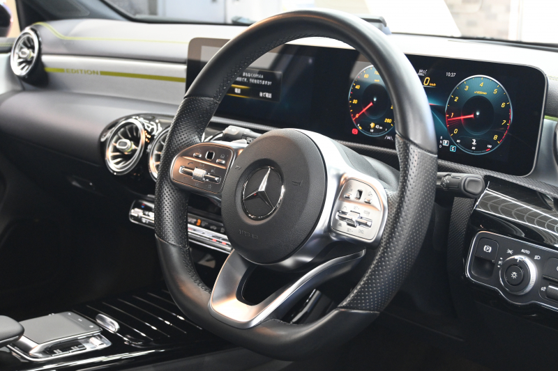 メルセデスベンツ Aクラス A180 Edition1　250台限定 ﾚｰﾀﾞｰP ACC Pｽﾀ ECO ﾊｰﾌ革 純正HDDﾅﾋﾞ ﾌﾙｾｸﾞ CarPlay 360ｶﾒﾗ 専用AMGｴｱﾛ&19ｲﾝﾁAW LEDﾗｲﾄ ﾍｯﾄﾞｱｯﾌﾟD　2年保証付