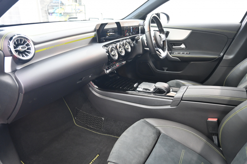 メルセデスベンツ Aクラス A180 Edition1　250台限定 ﾚｰﾀﾞｰP ACC Pｽﾀ ECO ﾊｰﾌ革 純正HDDﾅﾋﾞ ﾌﾙｾｸﾞ CarPlay 360ｶﾒﾗ 専用AMGｴｱﾛ&19ｲﾝﾁAW LEDﾗｲﾄ ﾍｯﾄﾞｱｯﾌﾟD　2年保証付