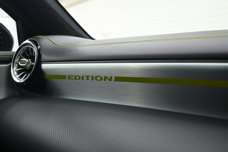 メルセデスベンツ Aクラス A180 Edition1　250台限定 ﾚｰﾀﾞｰP ACC Pｽﾀ ECO ﾊｰﾌ革 純正HDDﾅﾋﾞ ﾌﾙｾｸﾞ CarPlay 360ｶﾒﾗ 専用AMGｴｱﾛ&19ｲﾝﾁAW LEDﾗｲﾄ ﾍｯﾄﾞｱｯﾌﾟD　2年保証付