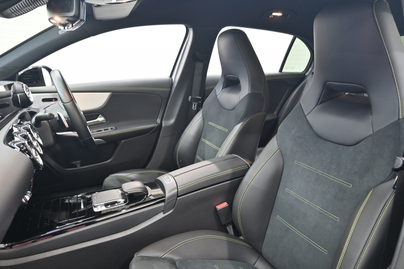 メルセデスベンツ Aクラス A180 Edition1　250台限定 ﾚｰﾀﾞｰP ACC Pｽﾀ ECO ﾊｰﾌ革 純正HDDﾅﾋﾞ ﾌﾙｾｸﾞ CarPlay 360ｶﾒﾗ 専用AMGｴｱﾛ&19ｲﾝﾁAW LEDﾗｲﾄ ﾍｯﾄﾞｱｯﾌﾟD　2年保証付