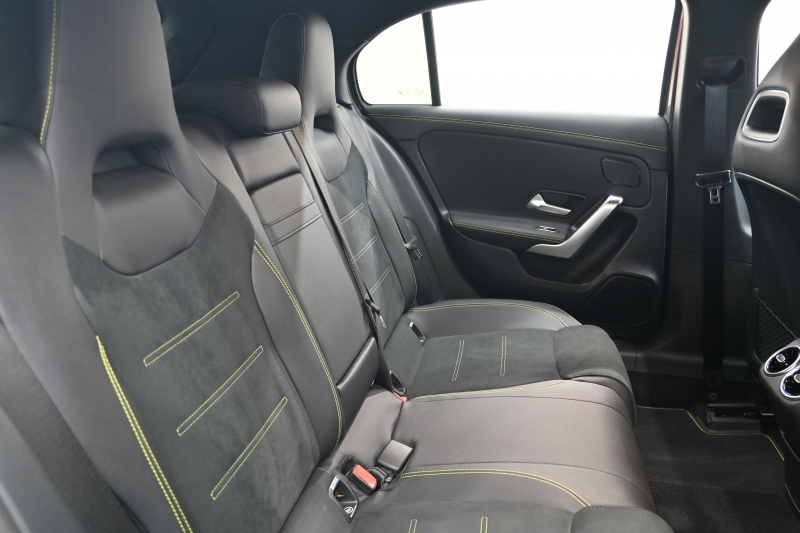 メルセデスベンツ Aクラス A180 Edition1　250台限定 ﾚｰﾀﾞｰP ACC Pｽﾀ ECO ﾊｰﾌ革 純正HDDﾅﾋﾞ ﾌﾙｾｸﾞ CarPlay 360ｶﾒﾗ 専用AMGｴｱﾛ&19ｲﾝﾁAW LEDﾗｲﾄ ﾍｯﾄﾞｱｯﾌﾟD　2年保証付