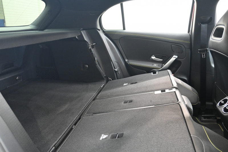 メルセデスベンツ Aクラス A180 Edition1　250台限定 ﾚｰﾀﾞｰP ACC Pｽﾀ ECO ﾊｰﾌ革 純正HDDﾅﾋﾞ ﾌﾙｾｸﾞ CarPlay 360ｶﾒﾗ 専用AMGｴｱﾛ&19ｲﾝﾁAW LEDﾗｲﾄ ﾍｯﾄﾞｱｯﾌﾟD　2年保証付