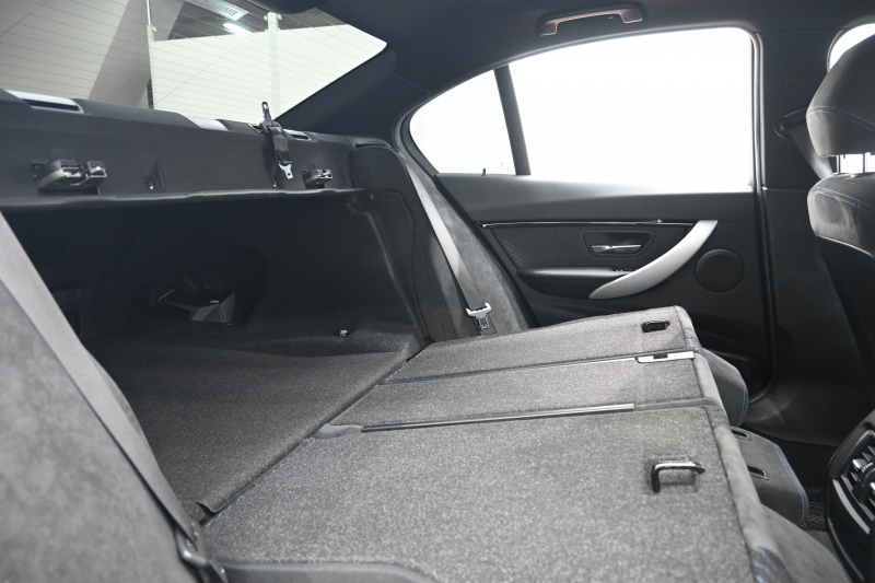 BMW 3シリーズ 320d Mｽﾎﾟｰﾂ　ACC ﾄﾞﾗｲﾋﾞﾝｸﾞｱｼｽﾄ LCW ｽﾎﾟｰﾂｼｰﾄ iDriveHDDﾅﾋﾞ BTｵｰﾃﾞｨｵ&TEL Bｶﾒﾗ Mｴｱﾛ&18ｲﾝﾁAW LEDﾗｲﾄ　2年保証付