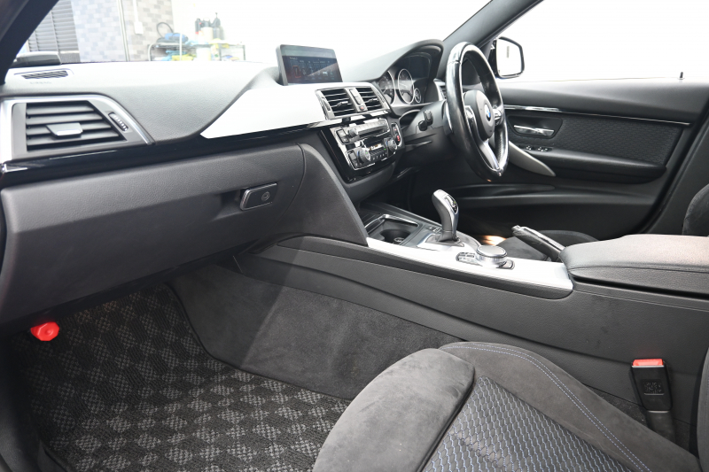 BMW 3シリーズ 320d Mｽﾎﾟｰﾂ　ACC ﾄﾞﾗｲﾋﾞﾝｸﾞｱｼｽﾄ LCW ｽﾎﾟｰﾂｼｰﾄ iDriveHDDﾅﾋﾞ BTｵｰﾃﾞｨｵ&TEL Bｶﾒﾗ Mｴｱﾛ&18ｲﾝﾁAW LEDﾗｲﾄ　2年保証付