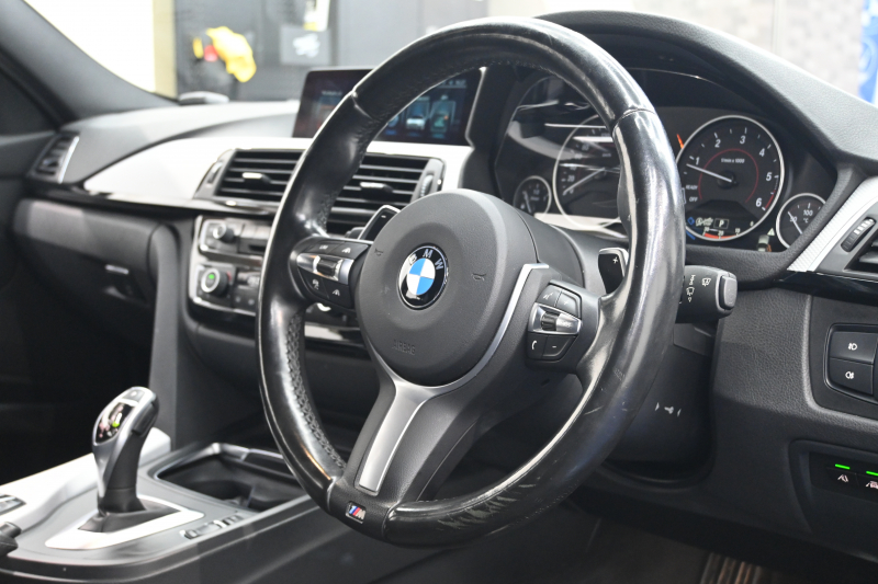 BMW 3シリーズ 320d Mｽﾎﾟｰﾂ　ACC ﾄﾞﾗｲﾋﾞﾝｸﾞｱｼｽﾄ LCW ｽﾎﾟｰﾂｼｰﾄ iDriveHDDﾅﾋﾞ BTｵｰﾃﾞｨｵ&TEL Bｶﾒﾗ Mｴｱﾛ&18ｲﾝﾁAW LEDﾗｲﾄ　2年保証付