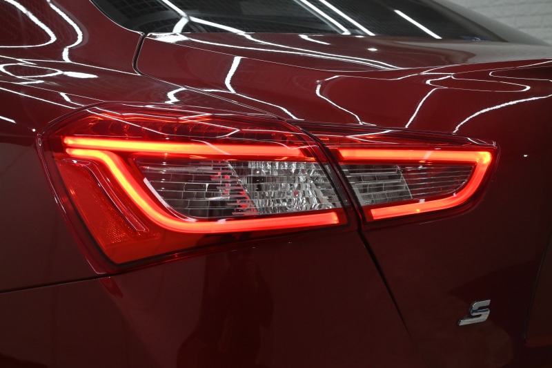 マセラティ ギブリ S ﾄﾞﾗｲﾊﾞｰｱｼｽﾀﾝｽPKG　ACC BSM 黒革 8.4ｲﾝﾁMTC+ TV CarPlay 360ｶﾒﾗ ｳﾗｰﾉ20ｲﾝﾁAW ﾊﾟﾄﾞﾙｼﾌﾄ ｵｰﾄﾄﾗﾝｸ　2年保証付