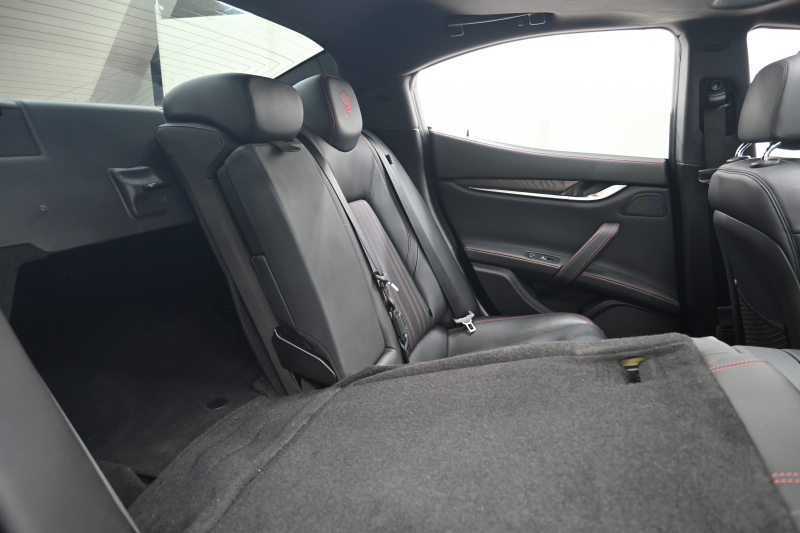 マセラティ ギブリ S ﾄﾞﾗｲﾊﾞｰｱｼｽﾀﾝｽPKG　ACC BSM 黒革 8.4ｲﾝﾁMTC+ TV CarPlay 360ｶﾒﾗ ｳﾗｰﾉ20ｲﾝﾁAW ﾊﾟﾄﾞﾙｼﾌﾄ ｵｰﾄﾄﾗﾝｸ　2年保証付