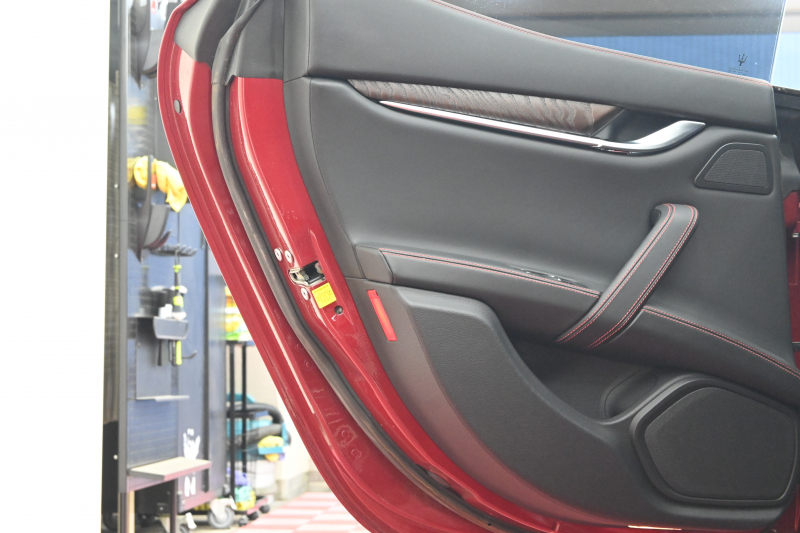 マセラティ ギブリ S ﾄﾞﾗｲﾊﾞｰｱｼｽﾀﾝｽPKG　ACC BSM 黒革 8.4ｲﾝﾁMTC+ TV CarPlay 360ｶﾒﾗ ｳﾗｰﾉ20ｲﾝﾁAW ﾊﾟﾄﾞﾙｼﾌﾄ ｵｰﾄﾄﾗﾝｸ　2年保証付