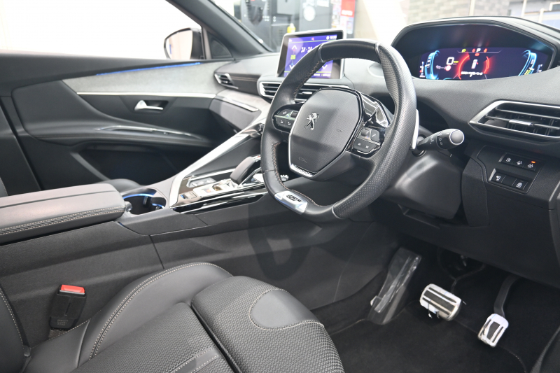 プジョー 3008 GT HYBRID 4　1ｵｰﾅｰ 後期ﾓﾃﾞﾙ ACC LKA ﾊｰﾌ革 ﾊﾟﾉﾗﾏR 純正ﾅﾋﾞTV ﾘｱﾓﾆﾀｰ CarPlay ﾊﾟﾉﾗﾏﾋﾞｭｰｶﾒﾗ 前後ｺｰﾅｰｾﾝｻｰ 純正18ｲﾝﾁAW LEDﾗｲﾄ　2年保証付