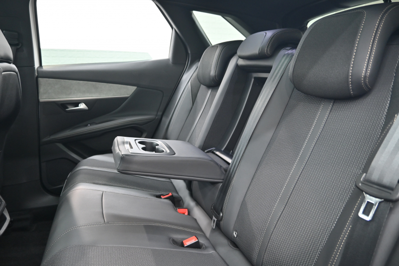 プジョー 3008 GT HYBRID 4　1ｵｰﾅｰ 後期ﾓﾃﾞﾙ ACC LKA ﾊｰﾌ革 ﾊﾟﾉﾗﾏR 純正ﾅﾋﾞTV ﾘｱﾓﾆﾀｰ CarPlay ﾊﾟﾉﾗﾏﾋﾞｭｰｶﾒﾗ 前後ｺｰﾅｰｾﾝｻｰ 純正18ｲﾝﾁAW LEDﾗｲﾄ　2年保証付