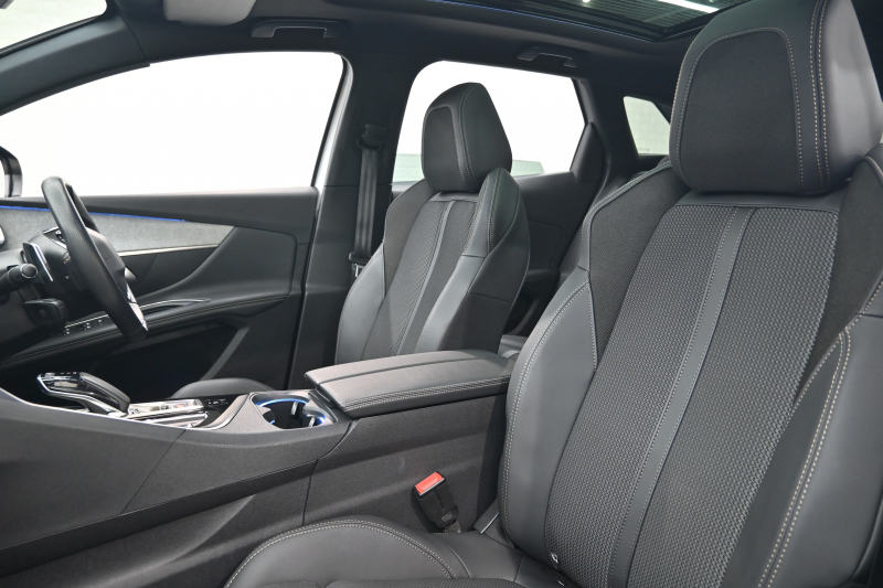 プジョー 3008 GT HYBRID 4　1ｵｰﾅｰ 後期ﾓﾃﾞﾙ ACC LKA ﾊｰﾌ革 ﾊﾟﾉﾗﾏR 純正ﾅﾋﾞTV ﾘｱﾓﾆﾀｰ CarPlay ﾊﾟﾉﾗﾏﾋﾞｭｰｶﾒﾗ 前後ｺｰﾅｰｾﾝｻｰ 純正18ｲﾝﾁAW LEDﾗｲﾄ　2年保証付