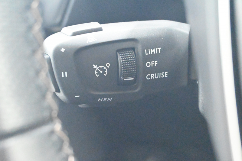 プジョー 3008 GT HYBRID 4　1ｵｰﾅｰ 後期ﾓﾃﾞﾙ ACC LKA ﾊｰﾌ革 ﾊﾟﾉﾗﾏR 純正ﾅﾋﾞTV ﾘｱﾓﾆﾀｰ CarPlay ﾊﾟﾉﾗﾏﾋﾞｭｰｶﾒﾗ 前後ｺｰﾅｰｾﾝｻｰ 純正18ｲﾝﾁAW LEDﾗｲﾄ　2年保証付