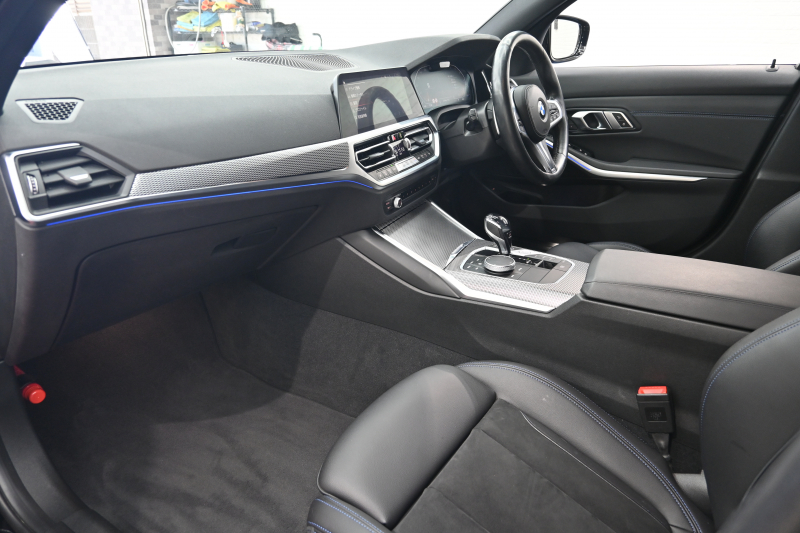 BMW 3シリーズ 320d XDrive MｽﾎﾟｰﾂPKG　ｲﾝﾃﾘS ACC LKA LCA ｽﾃｱﾘﾝｸﾞA ﾊｰﾌ革 純正ﾅﾋﾞ BTｵｰﾃﾞｨｵ&TEL 360ｶﾒﾗ Carplay Mｴｱﾛ&18ｲﾝﾁAW LED 2年保証付