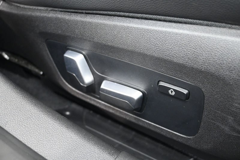 BMW 3シリーズ 320d XDrive MｽﾎﾟｰﾂPKG　ｲﾝﾃﾘS ACC LKA LCA ｽﾃｱﾘﾝｸﾞA ﾊｰﾌ革 純正ﾅﾋﾞ BTｵｰﾃﾞｨｵ&TEL 360ｶﾒﾗ Carplay Mｴｱﾛ&18ｲﾝﾁAW LED 2年保証付