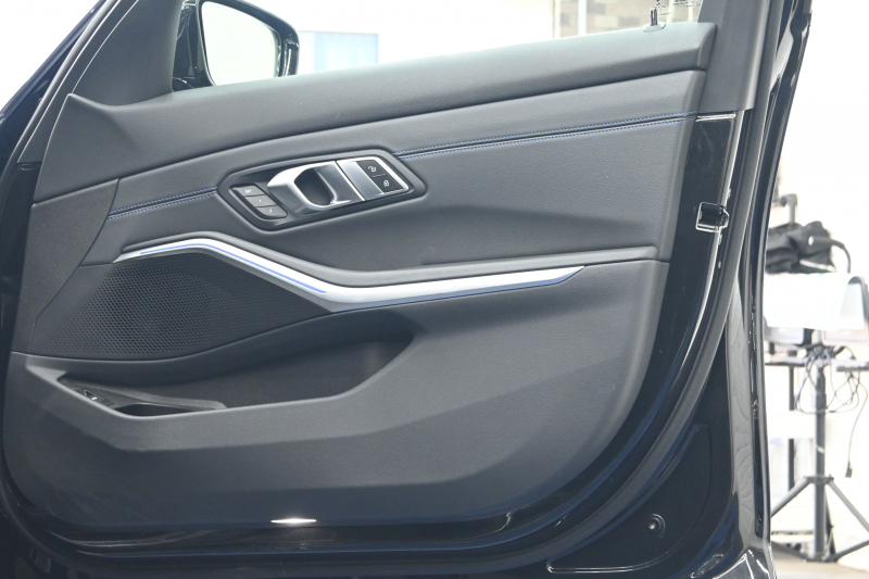 BMW 3シリーズ 320d XDrive MｽﾎﾟｰﾂPKG　ｲﾝﾃﾘS ACC LKA LCA ｽﾃｱﾘﾝｸﾞA ﾊｰﾌ革 純正ﾅﾋﾞ BTｵｰﾃﾞｨｵ&TEL 360ｶﾒﾗ Carplay Mｴｱﾛ&18ｲﾝﾁAW LED 2年保証付