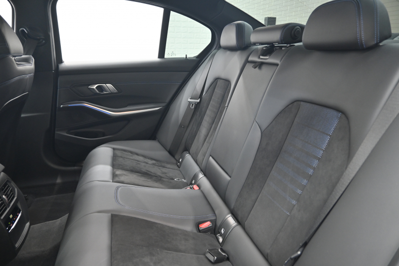 BMW 3シリーズ 320d XDrive MｽﾎﾟｰﾂPKG　ｲﾝﾃﾘS ACC LKA LCA ｽﾃｱﾘﾝｸﾞA ﾊｰﾌ革 純正ﾅﾋﾞ BTｵｰﾃﾞｨｵ&TEL 360ｶﾒﾗ Carplay Mｴｱﾛ&18ｲﾝﾁAW LED 2年保証付