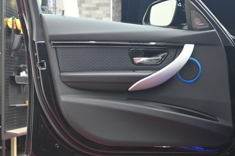 BMW 3シリーズ 320d ﾂｰﾘﾝｸﾞ Mｽﾎﾟｰﾂ　ACC ﾄﾞﾗｲﾋﾞﾝｸﾞｱｼｽﾄ LCW ｽﾎﾟｰﾂｼｰﾄ iDriveHDDﾅﾋﾞ BTｵｰﾃﾞｨｵ&TEL Bｶﾒﾗ 3Dﾃﾞｻﾞｲﾝ車高調&19ｲﾝﾁAW 柿本ﾏﾌﾗｰ LEDﾗｲﾄ　2年保証付