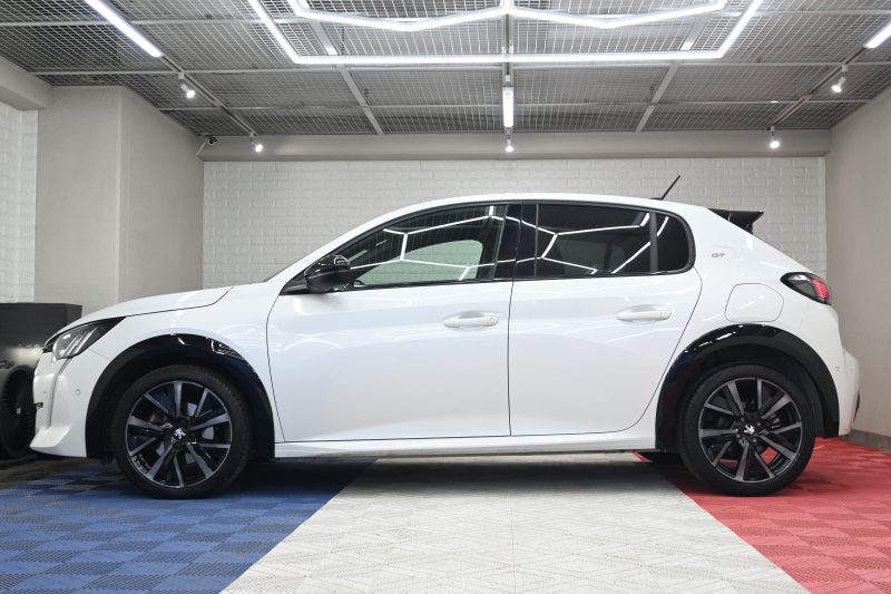 プジョー 208 GT　ACC LPA LKA BSM Pｽﾀ ECO ﾊｰﾌﾚｻﾞｰ 7ｲﾝﾁﾀｯﾁｽｸﾘｰﾝ CarPlay ﾅﾋﾞTV ﾌﾙｾｸﾞ Bｶﾒﾗ 17ｲﾝﾁAW ﾌﾙLEDﾗｲﾄ　2年保証付