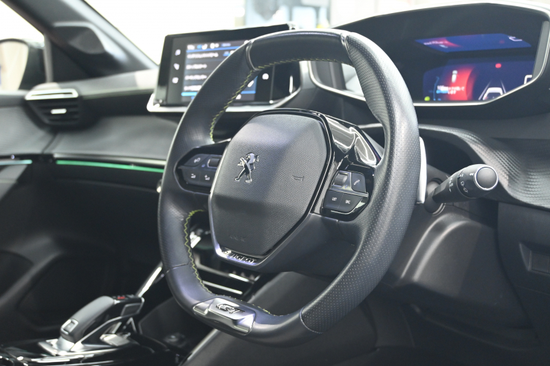 プジョー 208 GT　ACC LPA LKA BSM Pｽﾀ ECO ﾊｰﾌﾚｻﾞｰ 7ｲﾝﾁﾀｯﾁｽｸﾘｰﾝ CarPlay ﾅﾋﾞTV ﾌﾙｾｸﾞ Bｶﾒﾗ 17ｲﾝﾁAW ﾌﾙLEDﾗｲﾄ　2年保証付