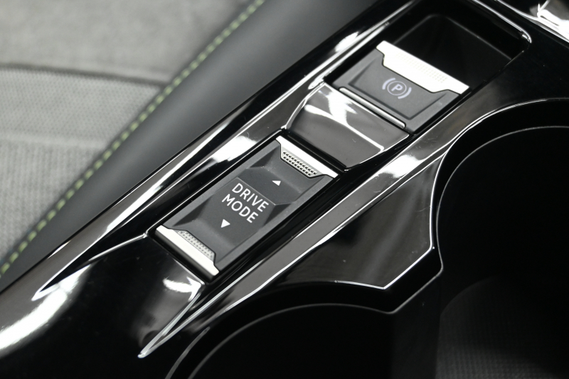 プジョー 208 GT　ACC LPA LKA BSM Pｽﾀ ECO ﾊｰﾌﾚｻﾞｰ 7ｲﾝﾁﾀｯﾁｽｸﾘｰﾝ CarPlay ﾅﾋﾞTV ﾌﾙｾｸﾞ Bｶﾒﾗ 17ｲﾝﾁAW ﾌﾙLEDﾗｲﾄ　2年保証付