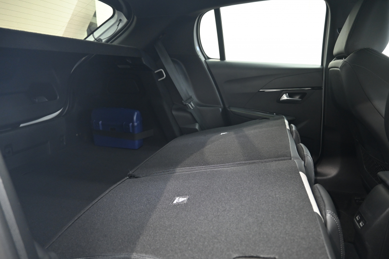 プジョー 208 GT　ACC LPA LKA BSM Pｽﾀ ECO ﾊｰﾌﾚｻﾞｰ 7ｲﾝﾁﾀｯﾁｽｸﾘｰﾝ CarPlay ﾅﾋﾞTV ﾌﾙｾｸﾞ Bｶﾒﾗ 17ｲﾝﾁAW ﾌﾙLEDﾗｲﾄ　2年保証付