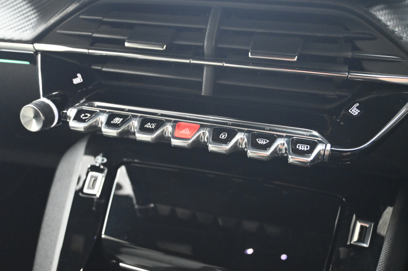 プジョー 208 GT　ACC LPA LKA BSM Pｽﾀ ECO ﾊｰﾌﾚｻﾞｰ 7ｲﾝﾁﾀｯﾁｽｸﾘｰﾝ CarPlay ﾅﾋﾞTV ﾌﾙｾｸﾞ Bｶﾒﾗ 17ｲﾝﾁAW ﾌﾙLEDﾗｲﾄ　2年保証付