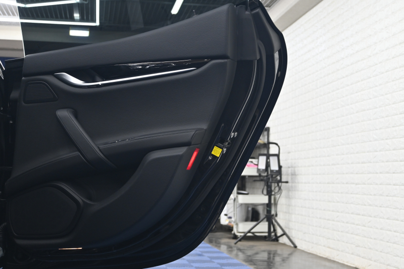 マセラティ ギブリ ｽｶﾃﾅｰﾄ ﾂｰﾘﾝｸﾞP　限定60台 中期ﾓﾃﾞﾙ Pｽﾀ 黒革 8.4ｲﾝﾁMTC+ ﾌﾙｾｸﾞ Carplay Bｶﾒﾗ 20ｲﾝﾁｳﾗｰﾉAW 専用ﾌﾟﾚｰﾄ ｼﾌﾄﾊﾟﾄﾞﾙ ﾋﾟｱﾉﾌﾞﾗｯｸｲﾝﾃﾘｱ　2年保証付