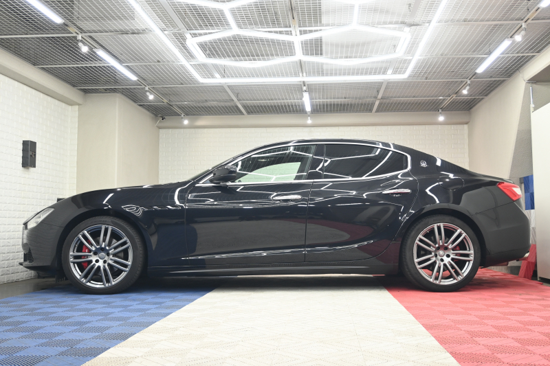 マセラティ ギブリ ｽｶﾃﾅｰﾄ ﾂｰﾘﾝｸﾞP　限定60台 中期ﾓﾃﾞﾙ Pｽﾀ 黒革 8.4ｲﾝﾁMTC+ ﾌﾙｾｸﾞ Carplay Bｶﾒﾗ 20ｲﾝﾁｳﾗｰﾉAW 専用ﾌﾟﾚｰﾄ ｼﾌﾄﾊﾟﾄﾞﾙ ﾋﾟｱﾉﾌﾞﾗｯｸｲﾝﾃﾘｱ　2年保証付