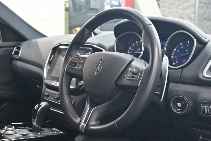 マセラティ ギブリ ｽｶﾃﾅｰﾄ ﾂｰﾘﾝｸﾞP　限定60台 中期ﾓﾃﾞﾙ Pｽﾀ 黒革 8.4ｲﾝﾁMTC+ ﾌﾙｾｸﾞ Carplay Bｶﾒﾗ 20ｲﾝﾁｳﾗｰﾉAW 専用ﾌﾟﾚｰﾄ ｼﾌﾄﾊﾟﾄﾞﾙ ﾋﾟｱﾉﾌﾞﾗｯｸｲﾝﾃﾘｱ　2年保証付