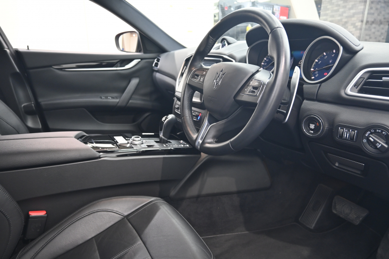 マセラティ ギブリ ｽｶﾃﾅｰﾄ ﾂｰﾘﾝｸﾞP　限定60台 中期ﾓﾃﾞﾙ Pｽﾀ 黒革 8.4ｲﾝﾁMTC+ ﾌﾙｾｸﾞ Carplay Bｶﾒﾗ 20ｲﾝﾁｳﾗｰﾉAW 専用ﾌﾟﾚｰﾄ ｼﾌﾄﾊﾟﾄﾞﾙ ﾋﾟｱﾉﾌﾞﾗｯｸｲﾝﾃﾘｱ　2年保証付