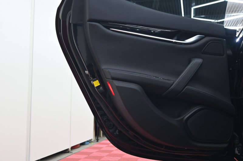 マセラティ ギブリ ｽｶﾃﾅｰﾄ ﾂｰﾘﾝｸﾞP　限定60台 中期ﾓﾃﾞﾙ Pｽﾀ 黒革 8.4ｲﾝﾁMTC+ ﾌﾙｾｸﾞ Carplay Bｶﾒﾗ 20ｲﾝﾁｳﾗｰﾉAW 専用ﾌﾟﾚｰﾄ ｼﾌﾄﾊﾟﾄﾞﾙ ﾋﾟｱﾉﾌﾞﾗｯｸｲﾝﾃﾘｱ　2年保証付