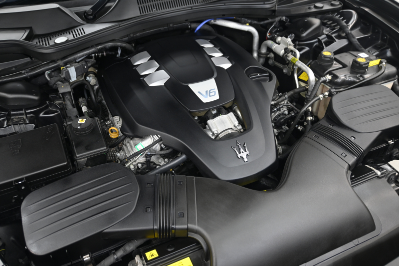 マセラティ ギブリ ｽｶﾃﾅｰﾄ ﾂｰﾘﾝｸﾞP　限定60台 中期ﾓﾃﾞﾙ Pｽﾀ 黒革 8.4ｲﾝﾁMTC+ ﾌﾙｾｸﾞ Carplay Bｶﾒﾗ 20ｲﾝﾁｳﾗｰﾉAW 専用ﾌﾟﾚｰﾄ ｼﾌﾄﾊﾟﾄﾞﾙ ﾋﾟｱﾉﾌﾞﾗｯｸｲﾝﾃﾘｱ　2年保証付