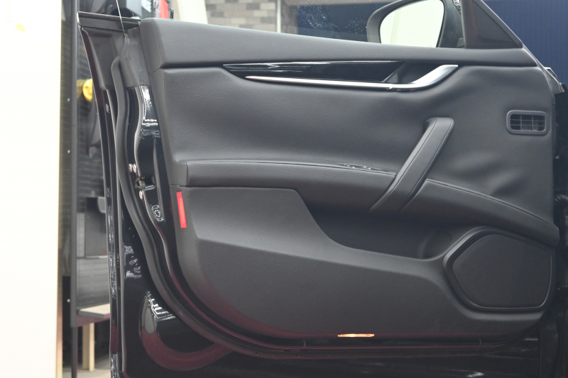 マセラティ ギブリ ｽｶﾃﾅｰﾄ ﾂｰﾘﾝｸﾞP　限定60台 中期ﾓﾃﾞﾙ Pｽﾀ 黒革 8.4ｲﾝﾁMTC+ ﾌﾙｾｸﾞ Carplay Bｶﾒﾗ 20ｲﾝﾁｳﾗｰﾉAW 専用ﾌﾟﾚｰﾄ ｼﾌﾄﾊﾟﾄﾞﾙ ﾋﾟｱﾉﾌﾞﾗｯｸｲﾝﾃﾘｱ　2年保証付